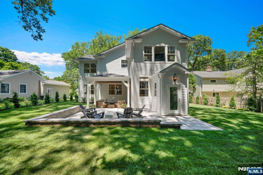 4 Garden Court