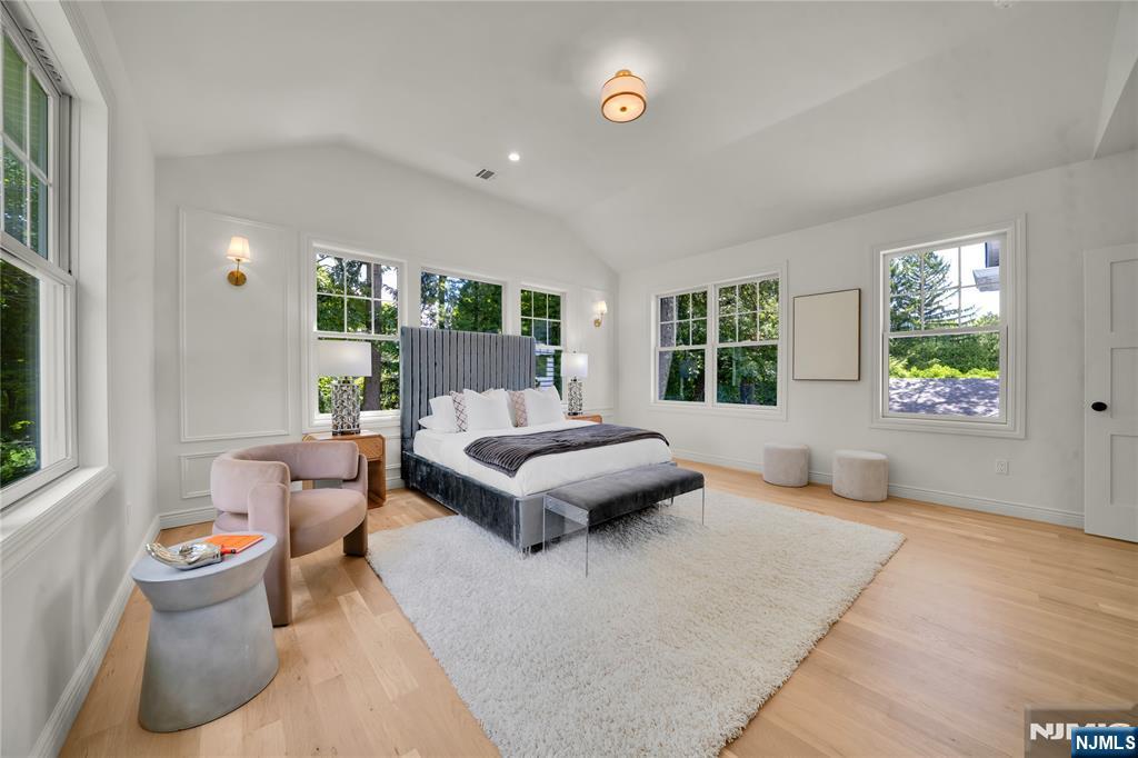 4 Garden Court