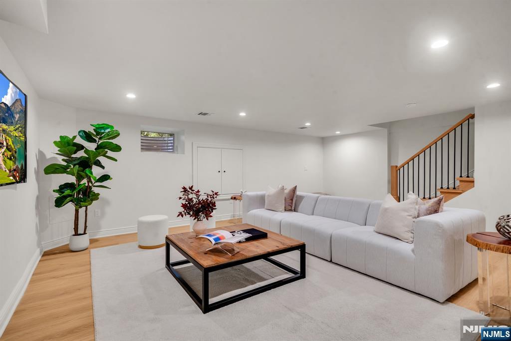4 Garden Court