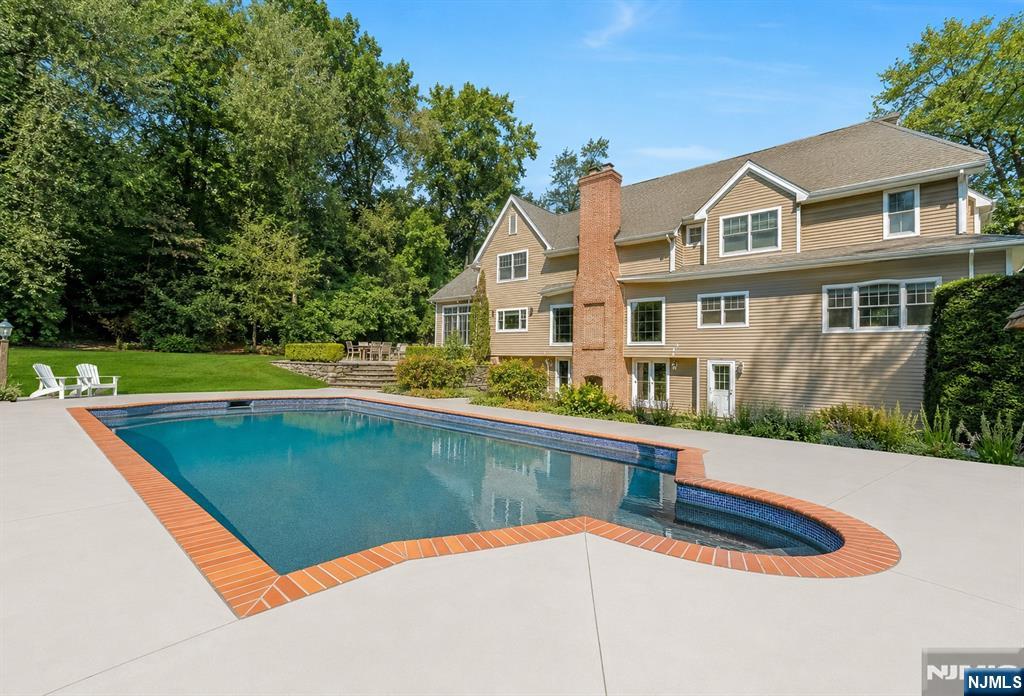 7 Deerhill Drive