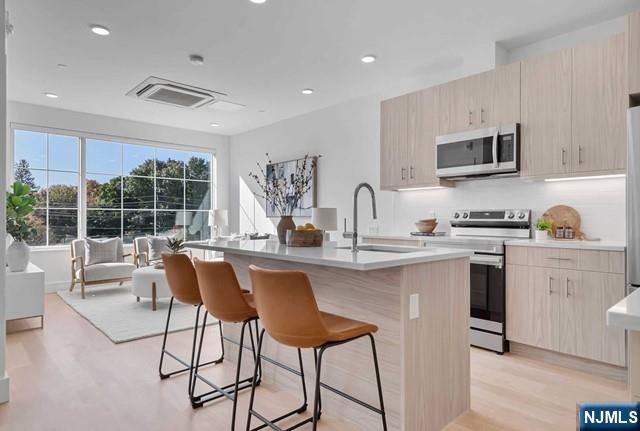 35 Jefferson Avenue 200