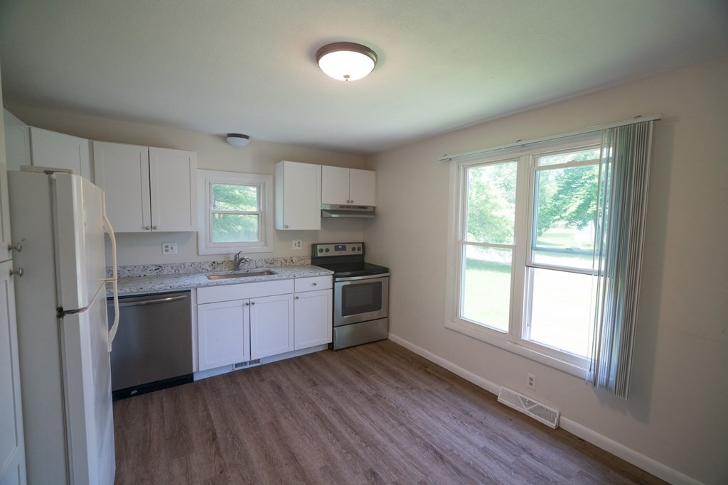 10 Carriage Ln