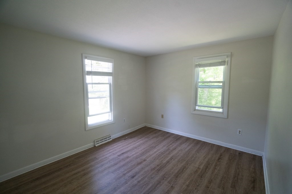 10 Carriage Ln
