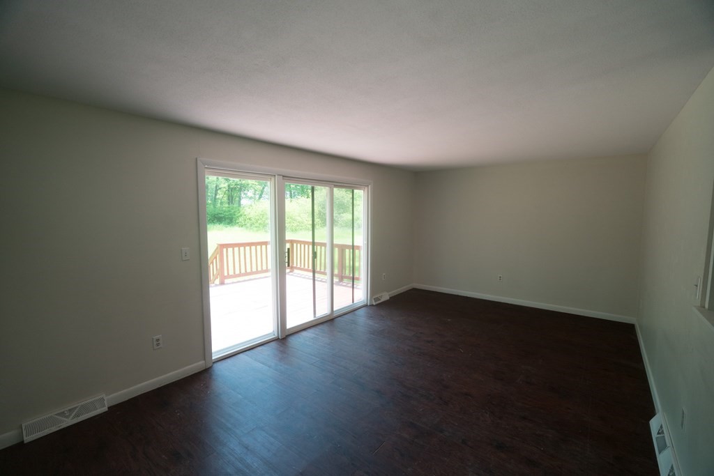 10 Carriage Ln