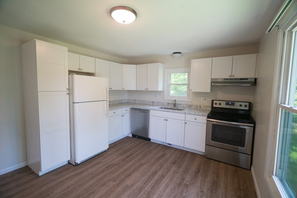 10 Carriage Ln
