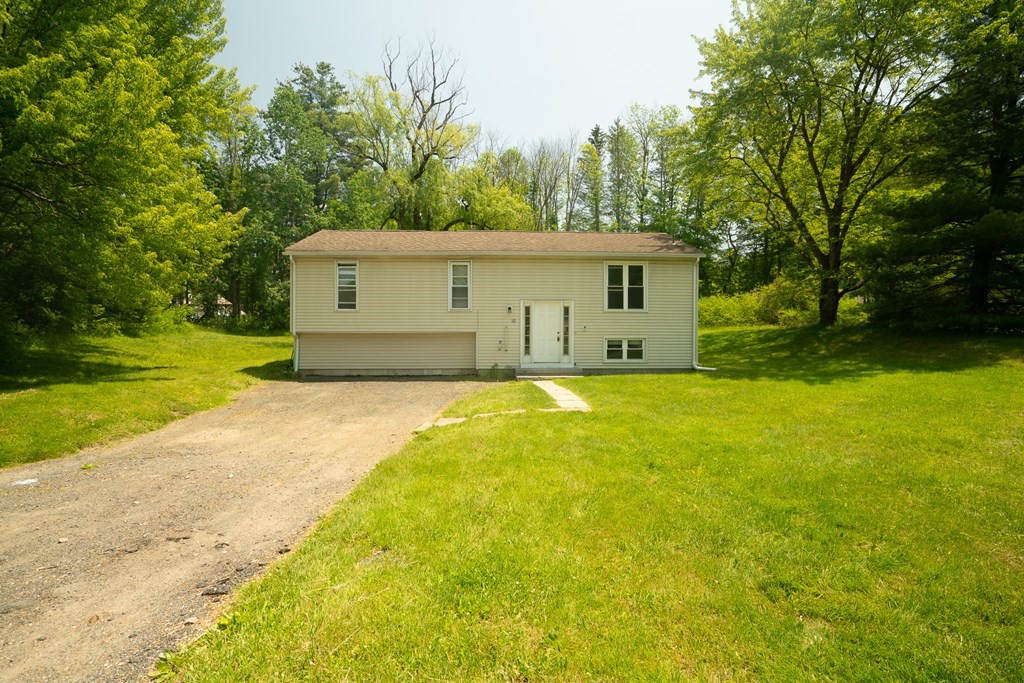 10 Carriage Ln