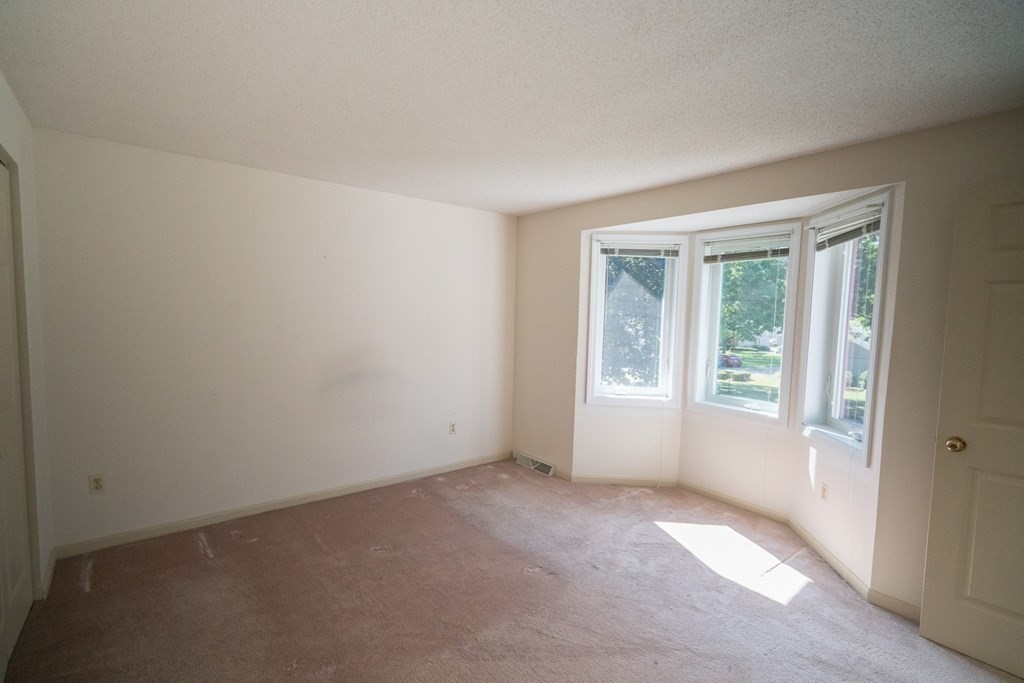 24 Mcintosh Dr # 24