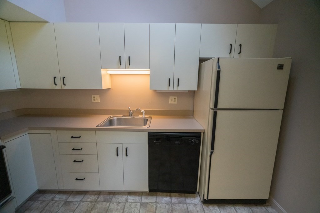 24 Mcintosh Dr # 24