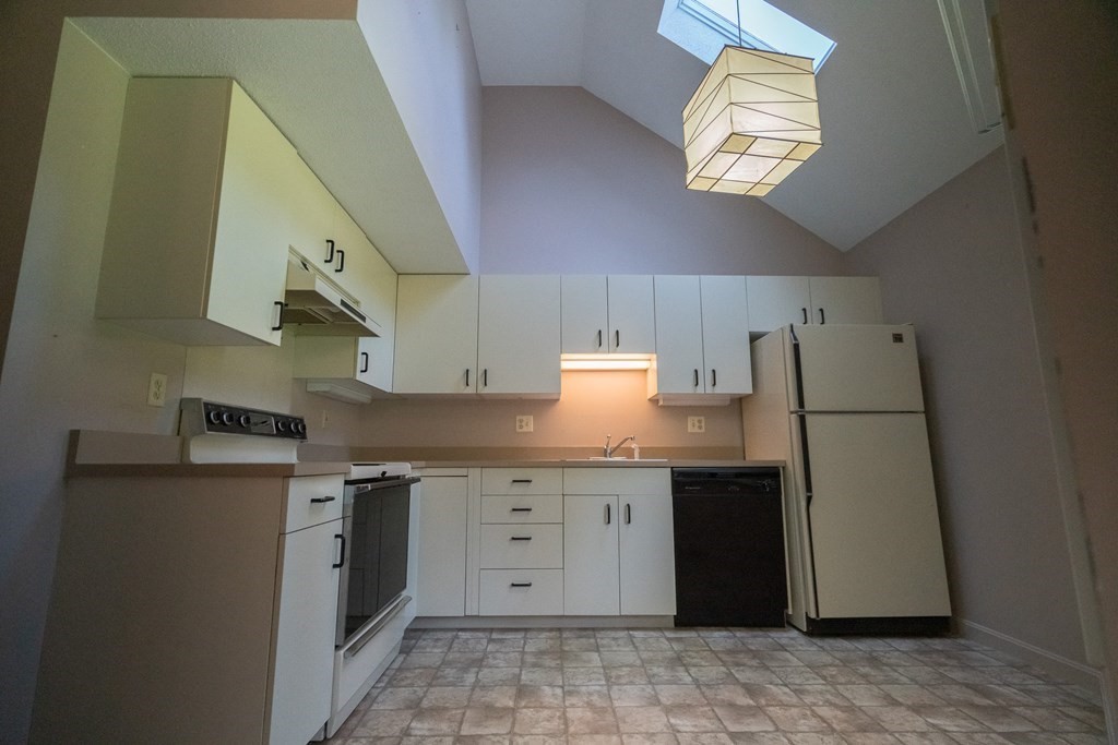 24 Mcintosh Dr # 24