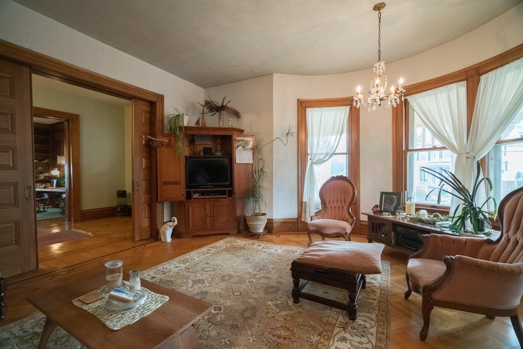 142 S Main St