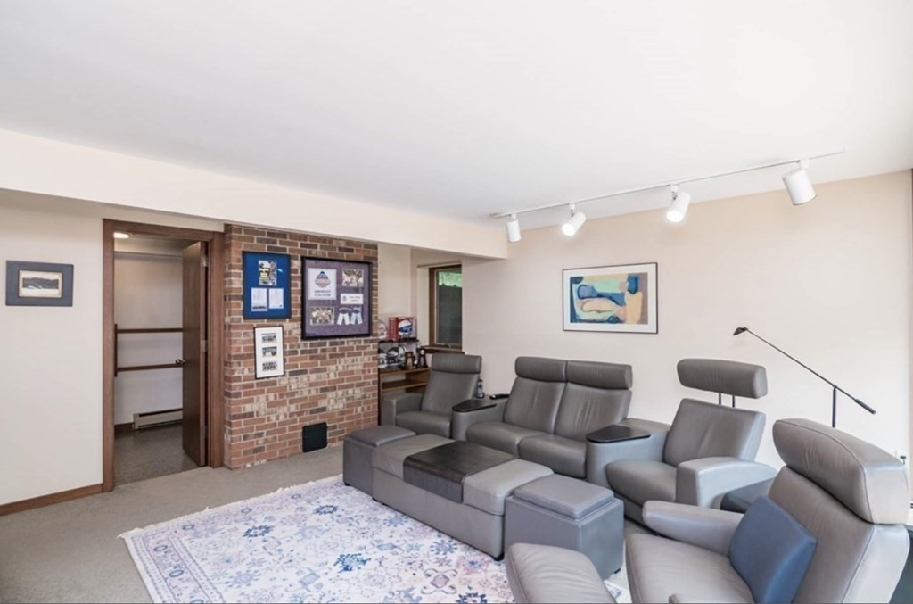 15 Drummer Hill Rd