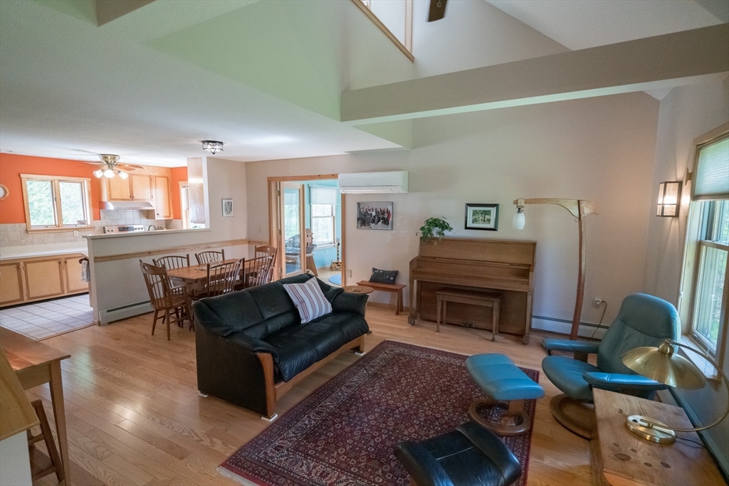 23 Segur Ln
