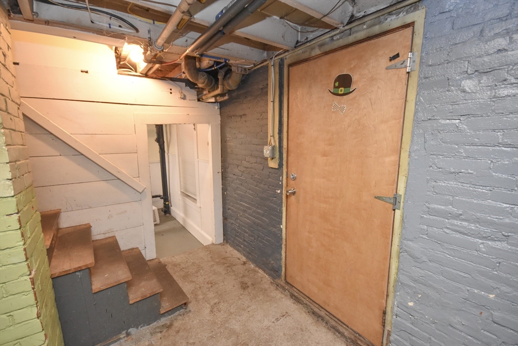 487 Main St