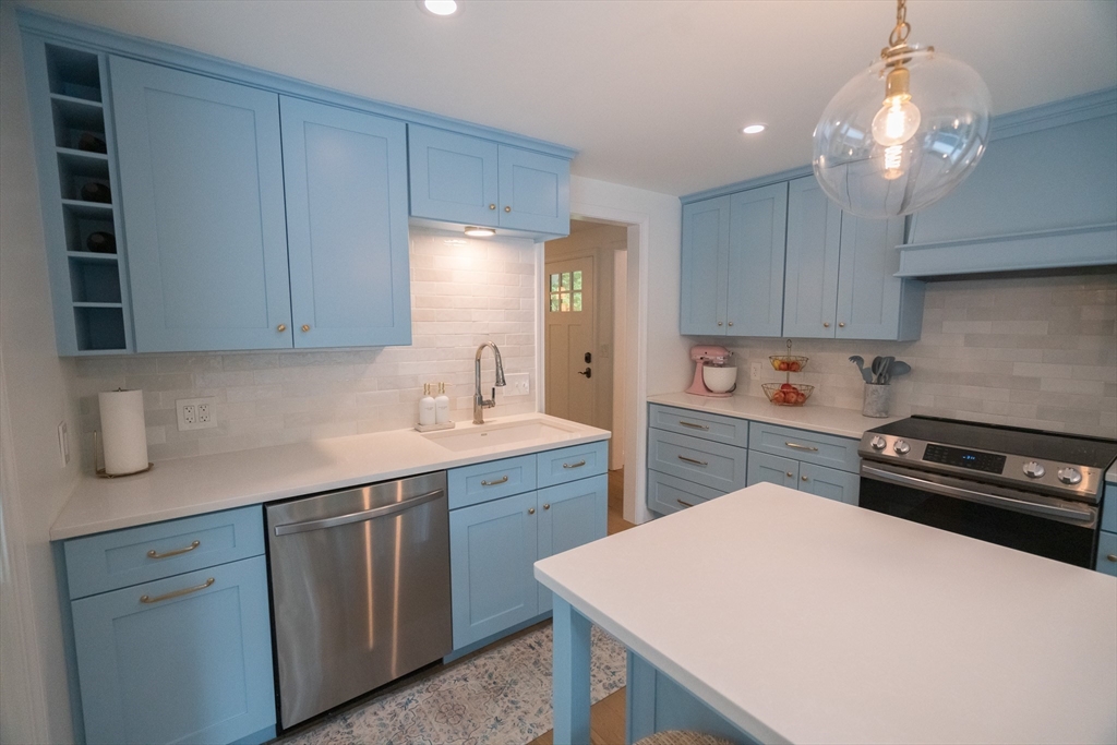 11 Sherwood Dr