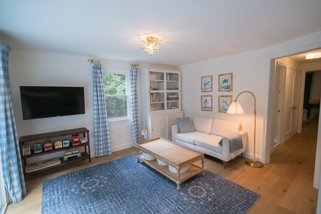 11 Sherwood Dr