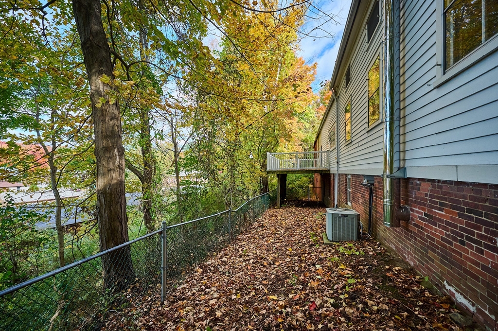 38 Pine St
