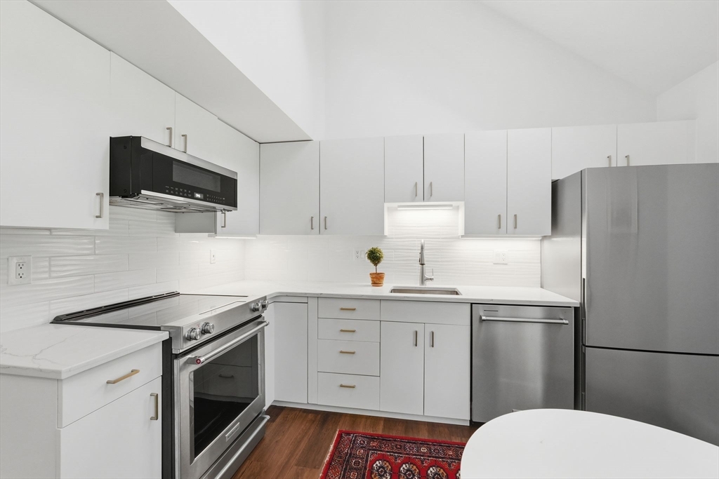24 Mcintosh Dr # 24