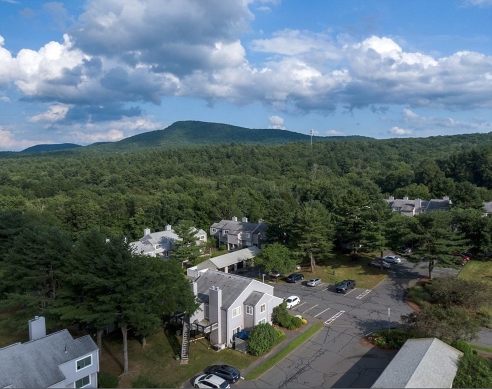 32 Autumn Ln # 32