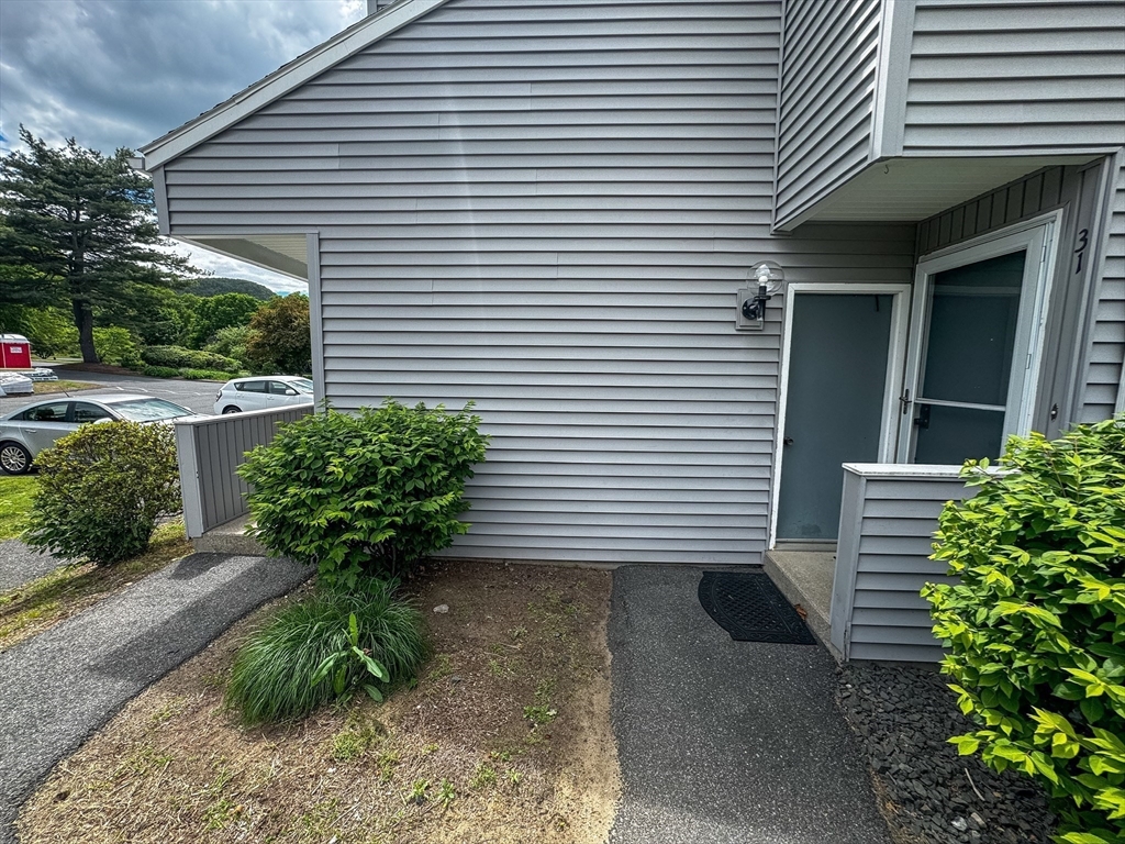 32 Autumn Ln # 32