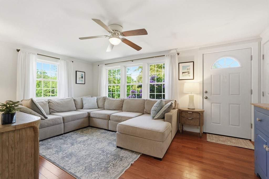 43 Long Plain Rd