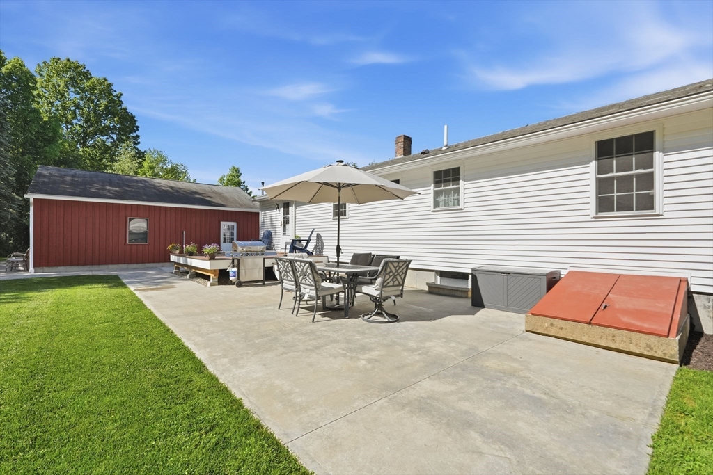 43 Long Plain Rd