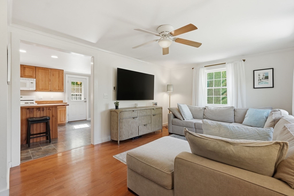 43 Long Plain Rd