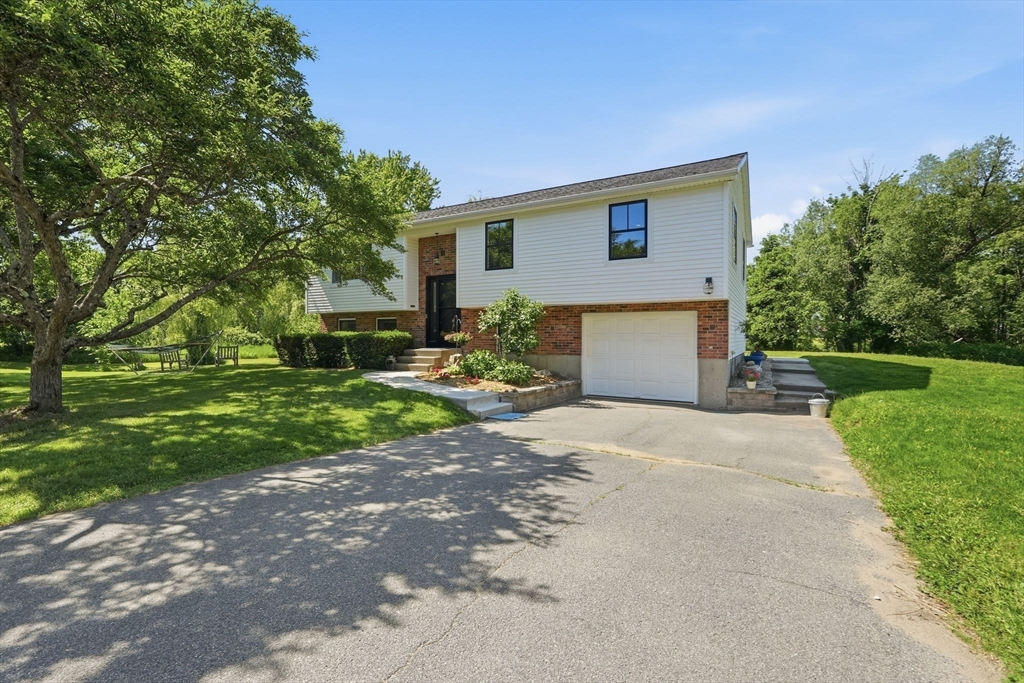 17 Captain Lathrop Dr
