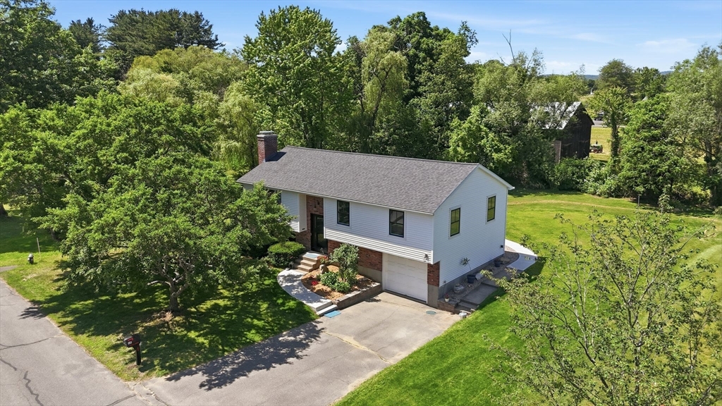 17 Captain Lathrop Dr