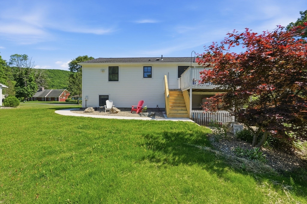 17 Captain Lathrop Dr