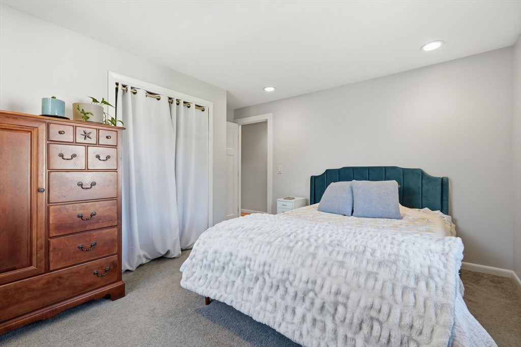 17 Captain Lathrop Dr