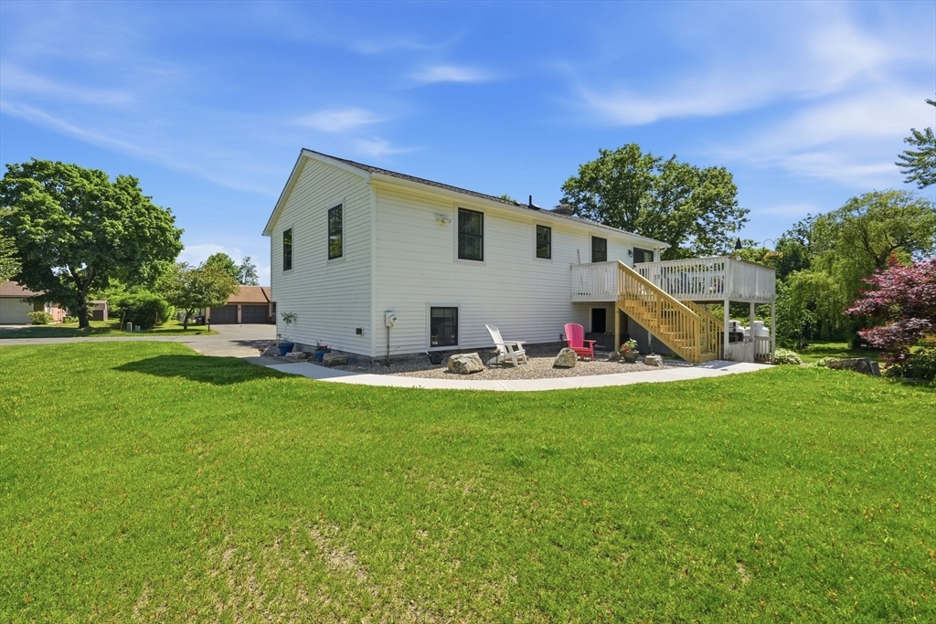 17 Captain Lathrop Dr