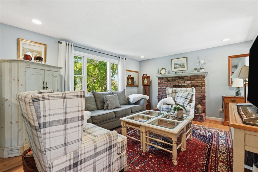 17 Captain Lathrop Dr