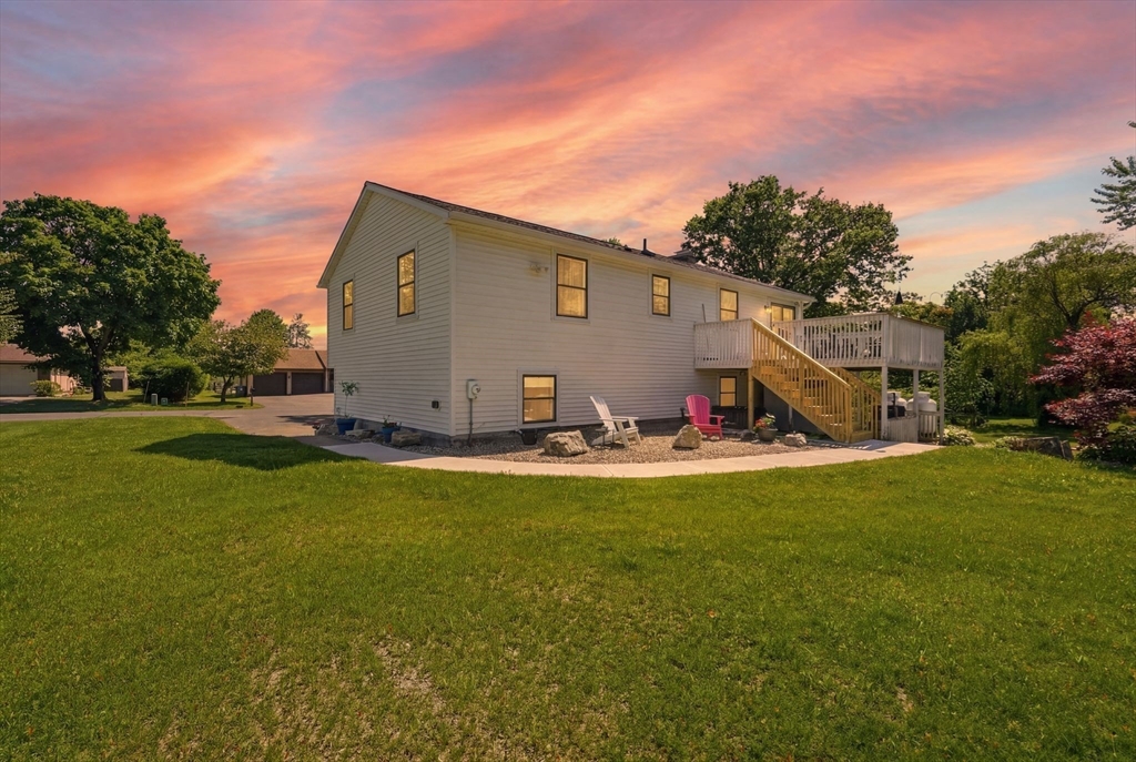 17 Captain Lathrop Dr