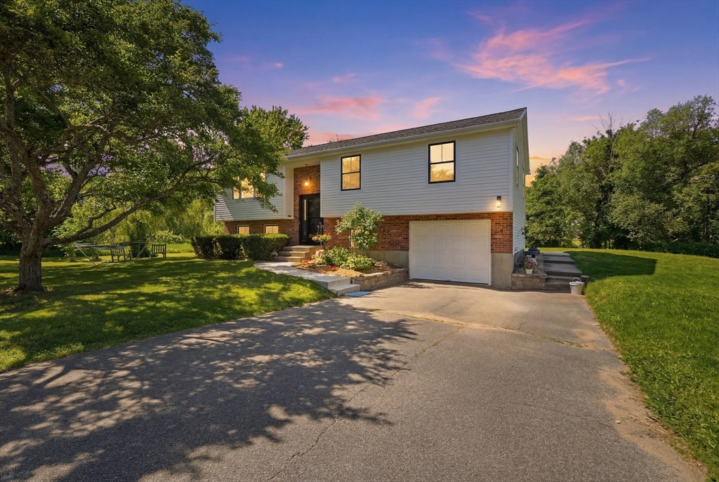 17 Captain Lathrop Dr