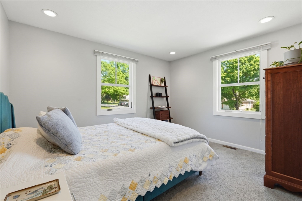 17 Captain Lathrop Dr