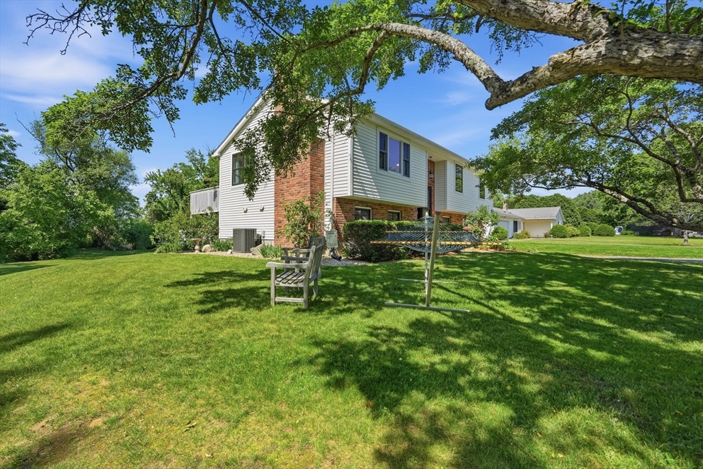 17 Captain Lathrop Dr