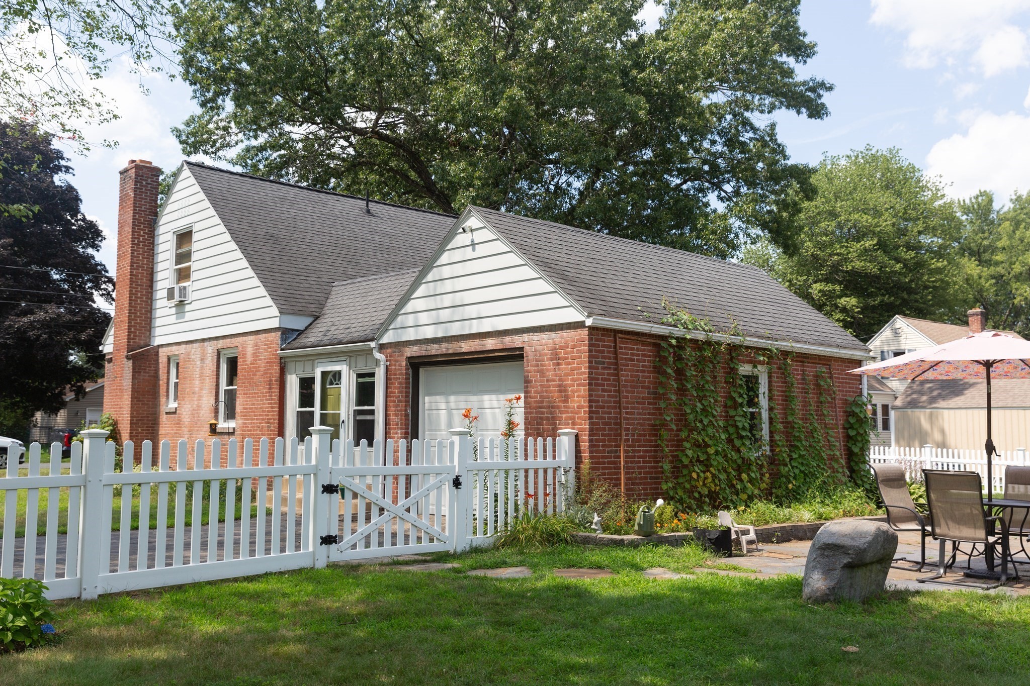 8 Marcel St