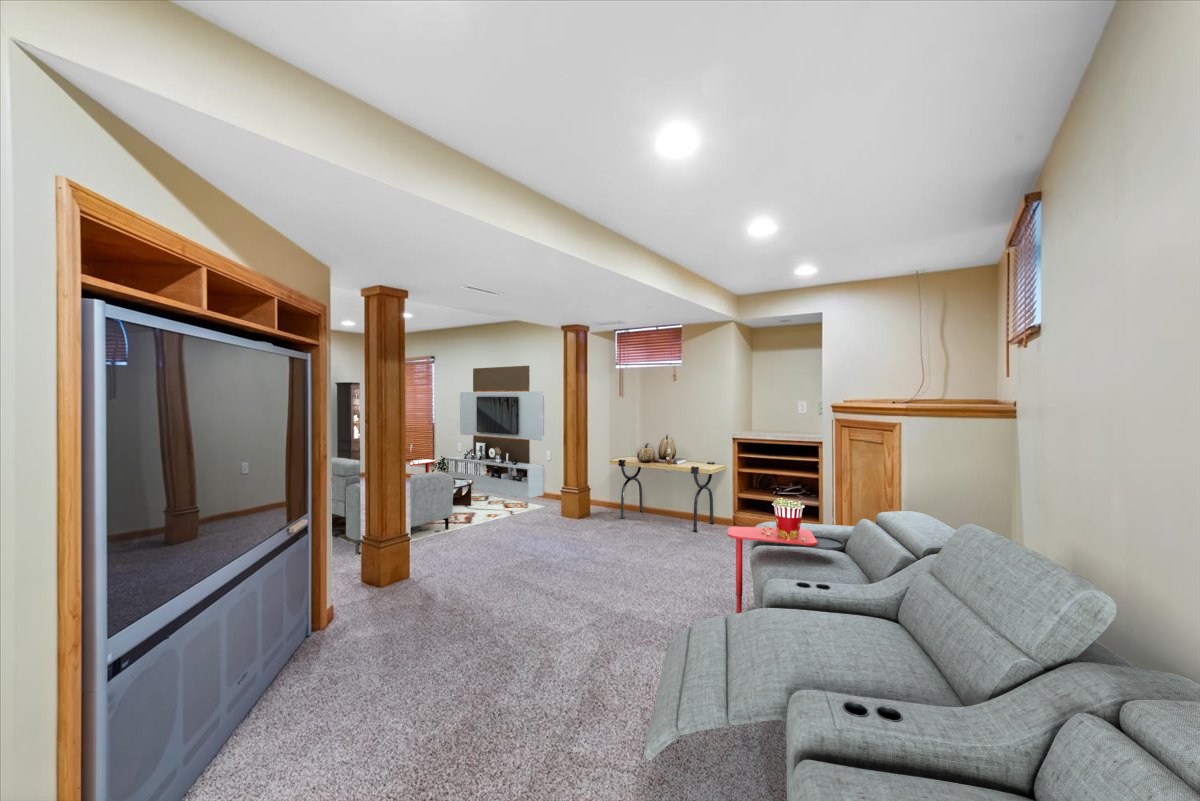 1347 Knollwood Circle