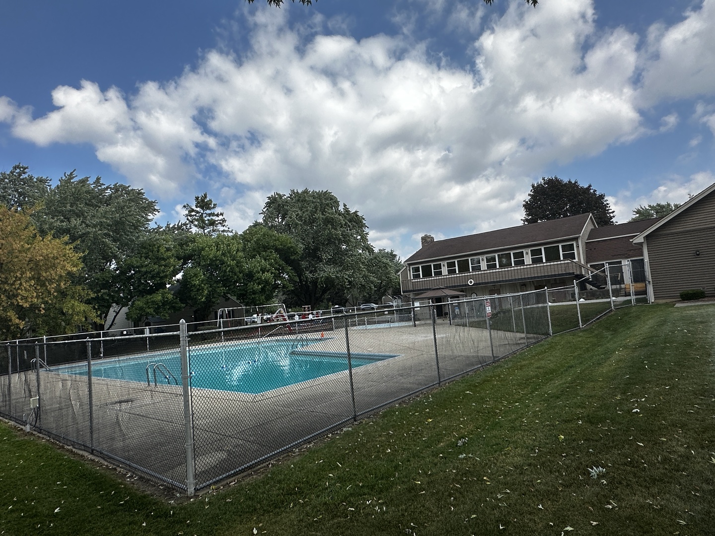 7649 Manchester Manor