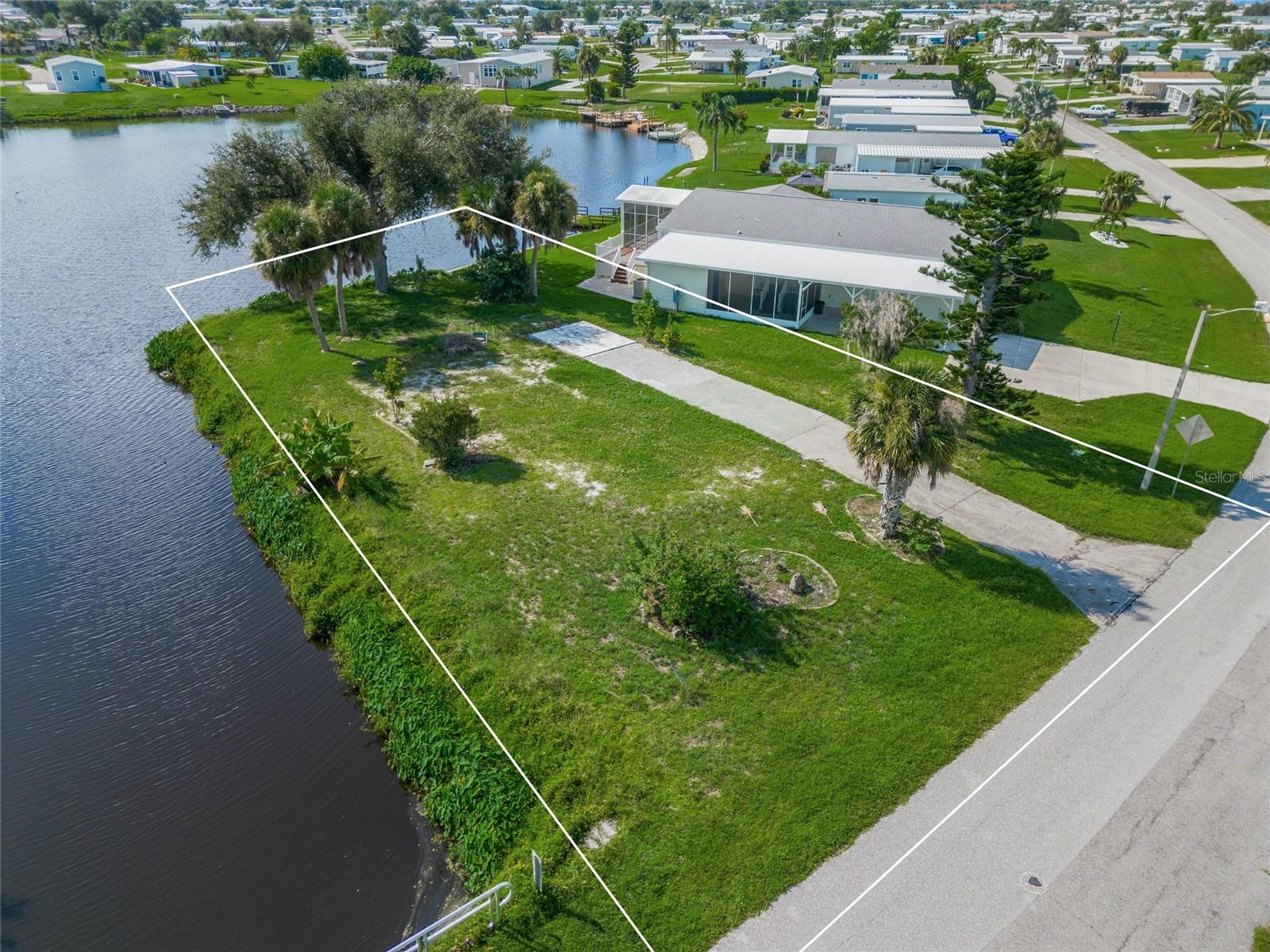 1329 BLUE HERON DR