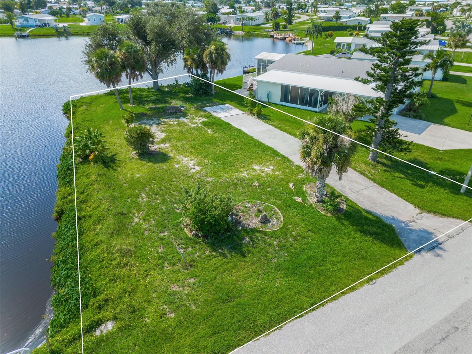 1329 BLUE HERON DR