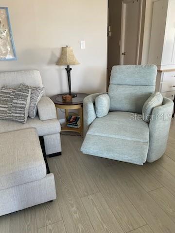 925 IGLESIA DR