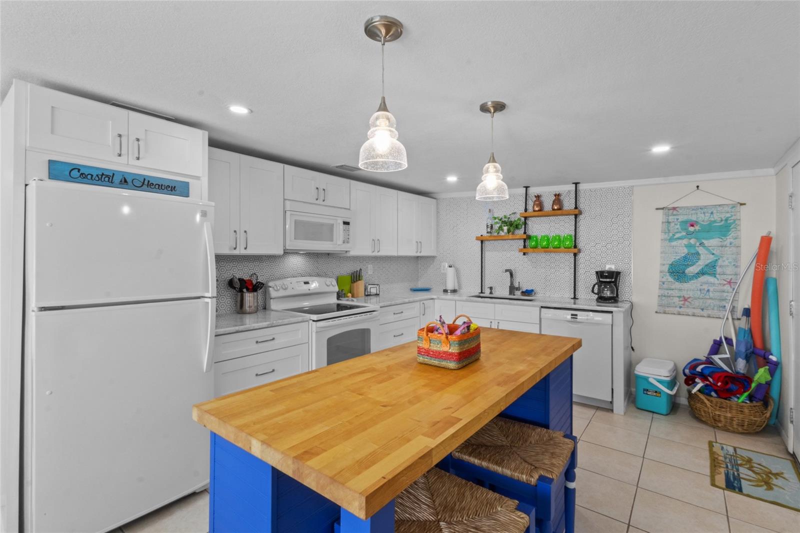 11 1ST ST E