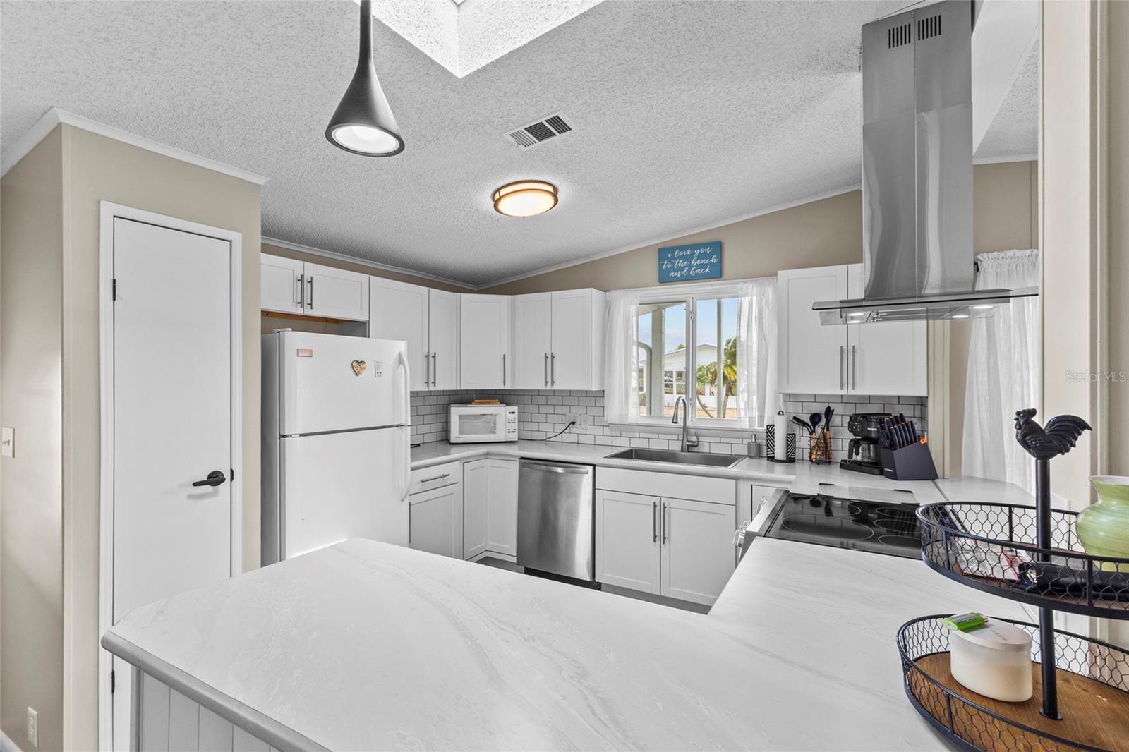 611 LA JOLLA CIR