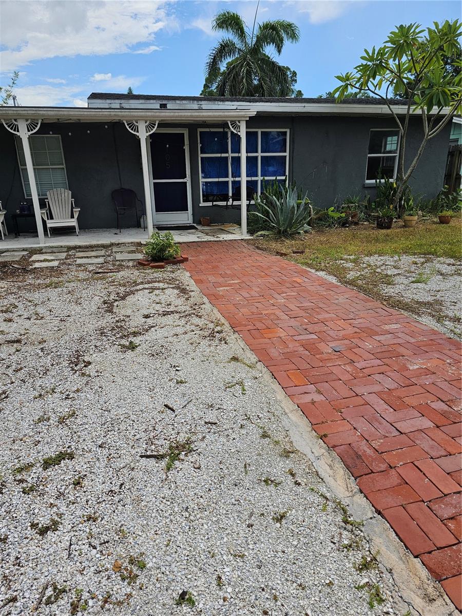 105 W COLONIA LN W