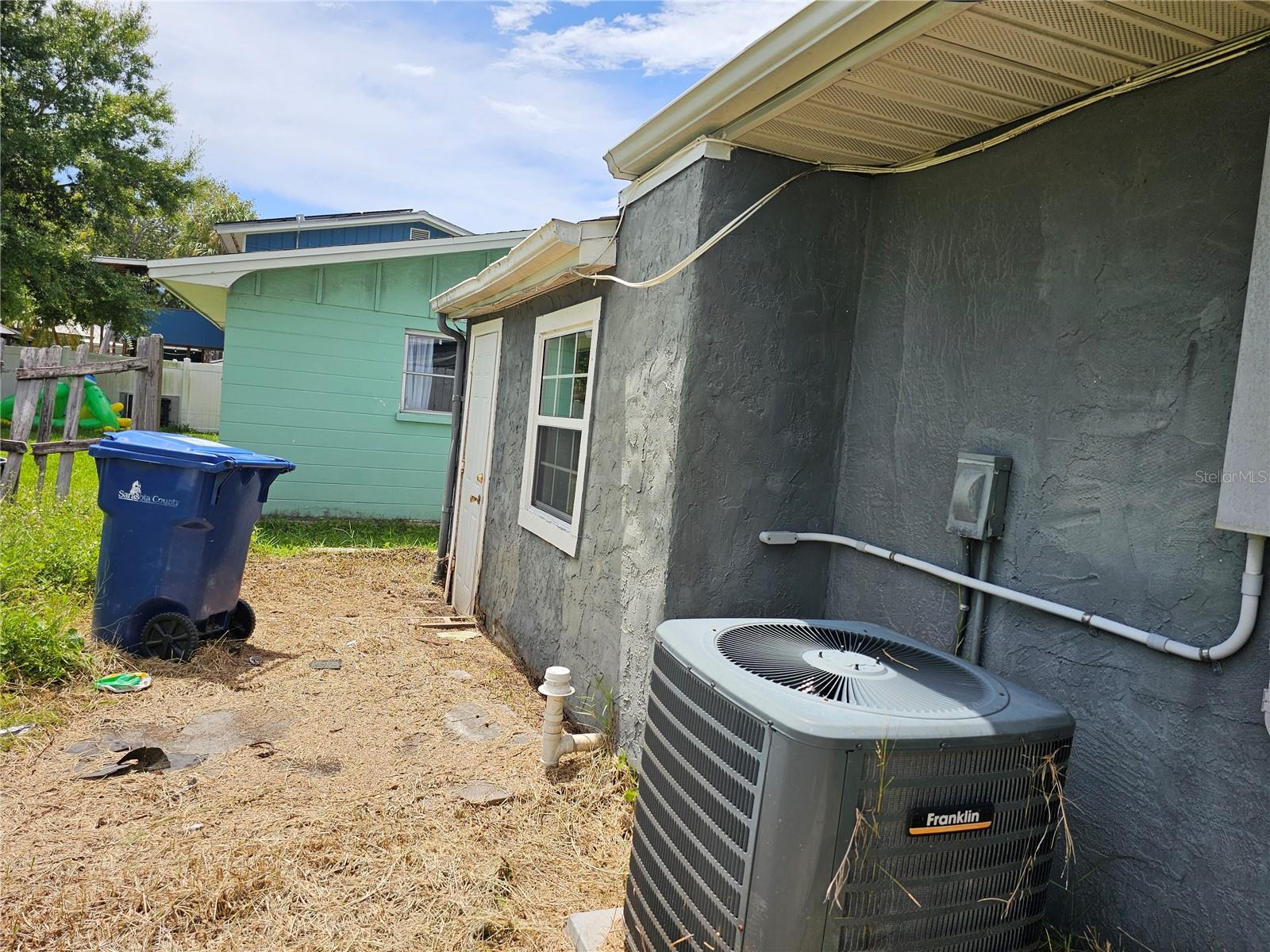 105 W COLONIA LN W