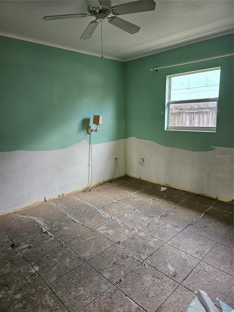 105 W COLONIA LN W