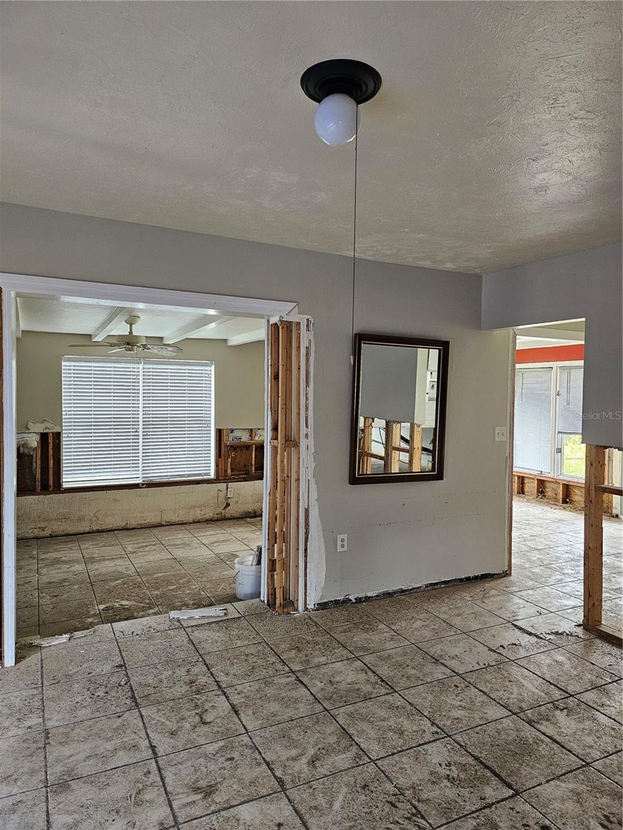 105 W COLONIA LN W