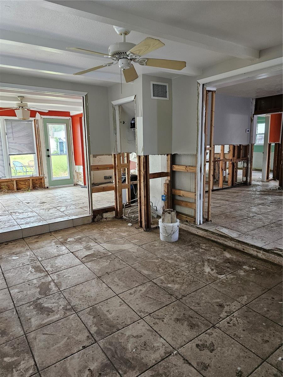 105 W COLONIA LN W
