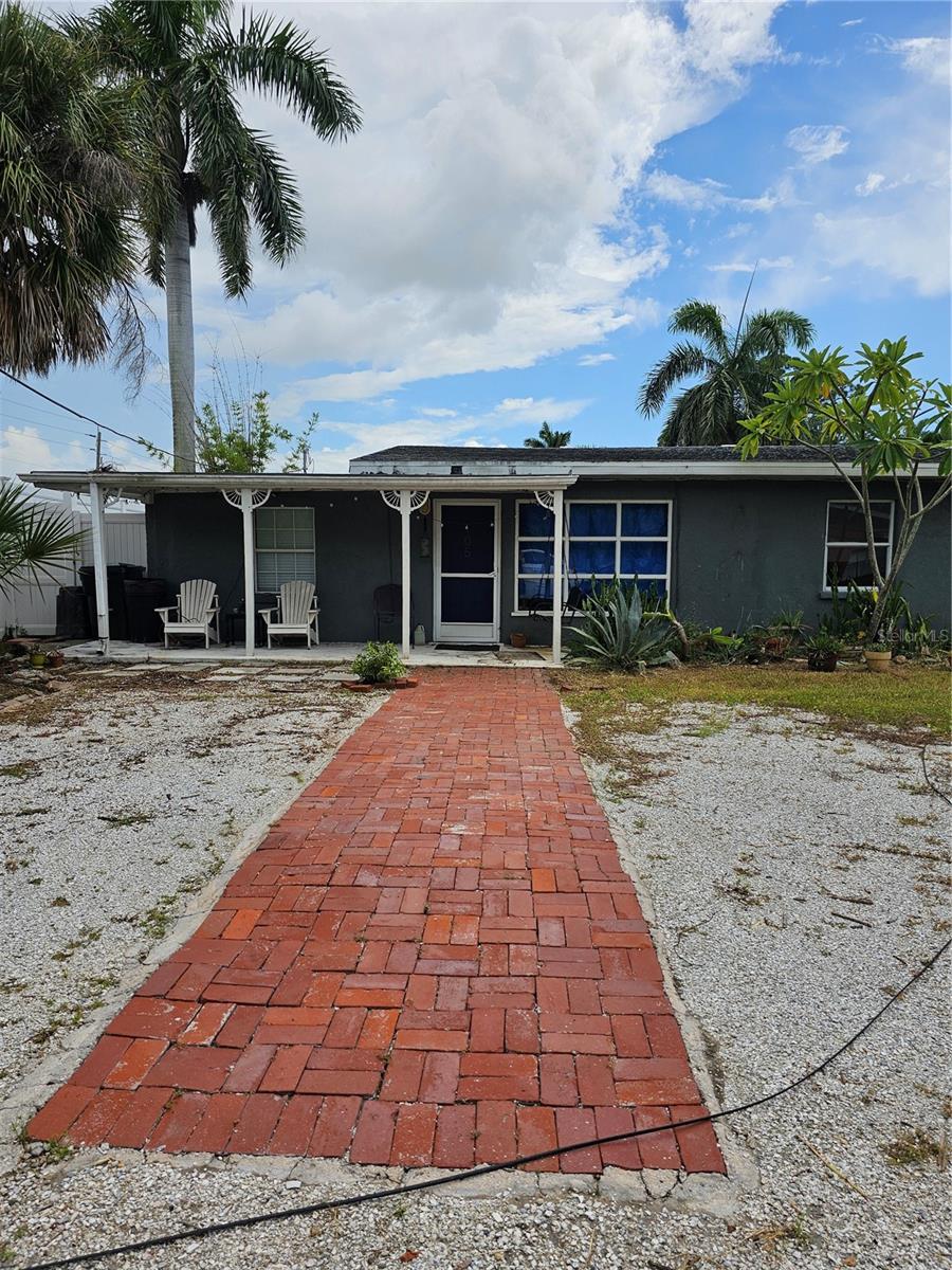 105 W COLONIA LN W